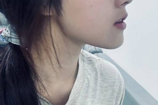 内娱1天4大瓜！顶流恋情、深夜泡酒吧、全身整容一个比一个离谱